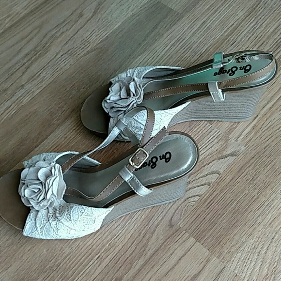 Adorable Wedges - Picture 2 of 3